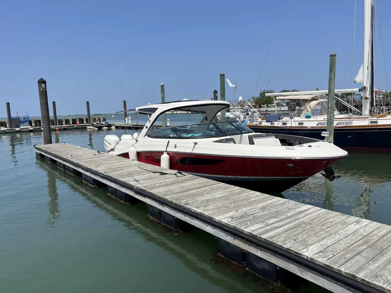 Slide: The Image of Sea Ray SLX 350 Outboard 2017 - 21