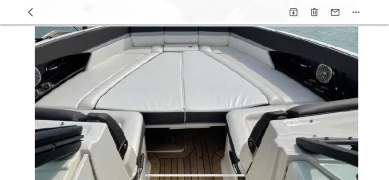 Slide: The Image of Sea Ray SLX 350 Outboard 2017 - 25