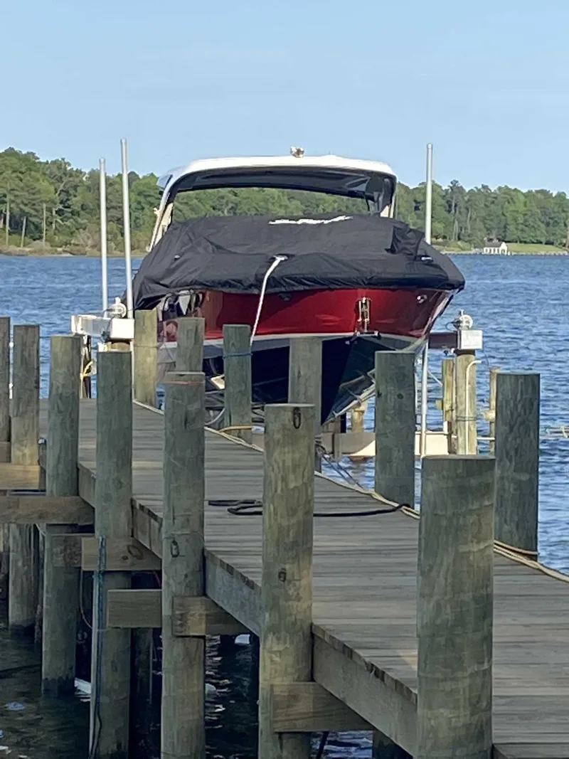 Slide: The Image of Sea Ray SLX 350 Outboard 2017 - 5