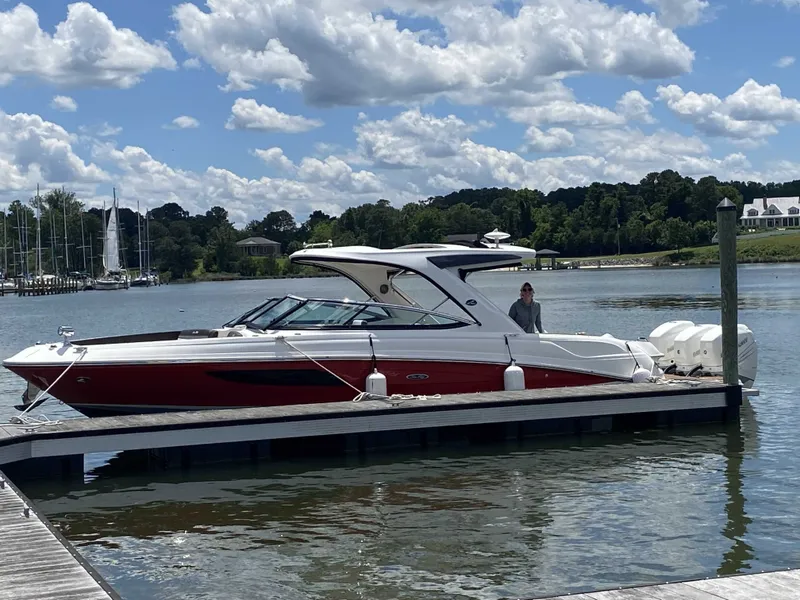 Slide: The Image of Sea Ray SLX 350 Outboard 2017 - 9