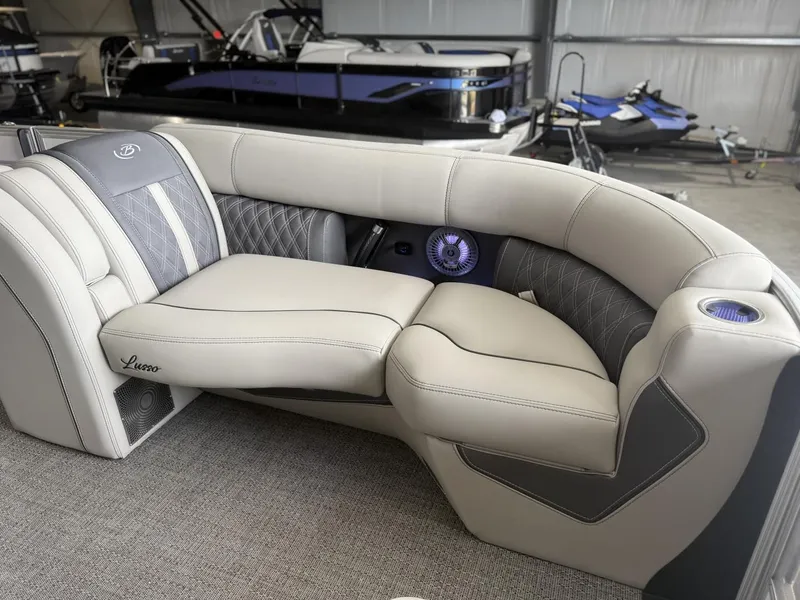 Slide: The Image of Barletta Lusso L23UC 2025 - 10