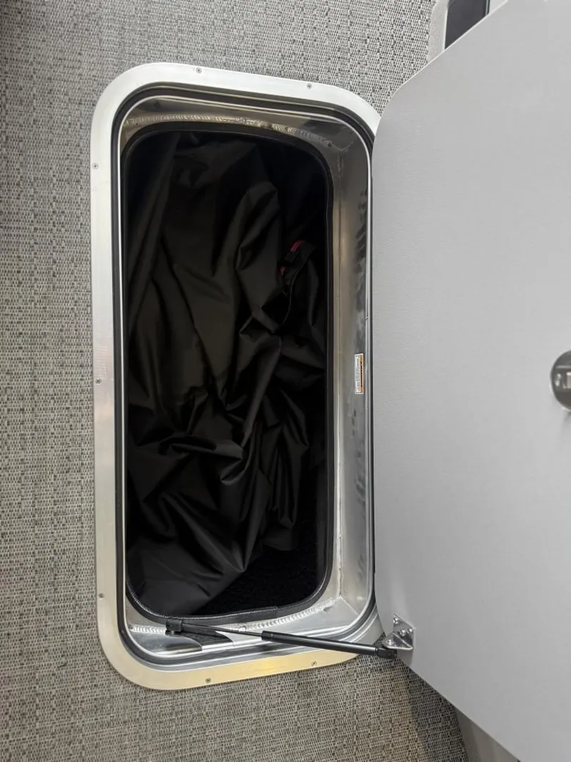 Slide: The Image of Barletta Lusso L23UC 2025 - 16