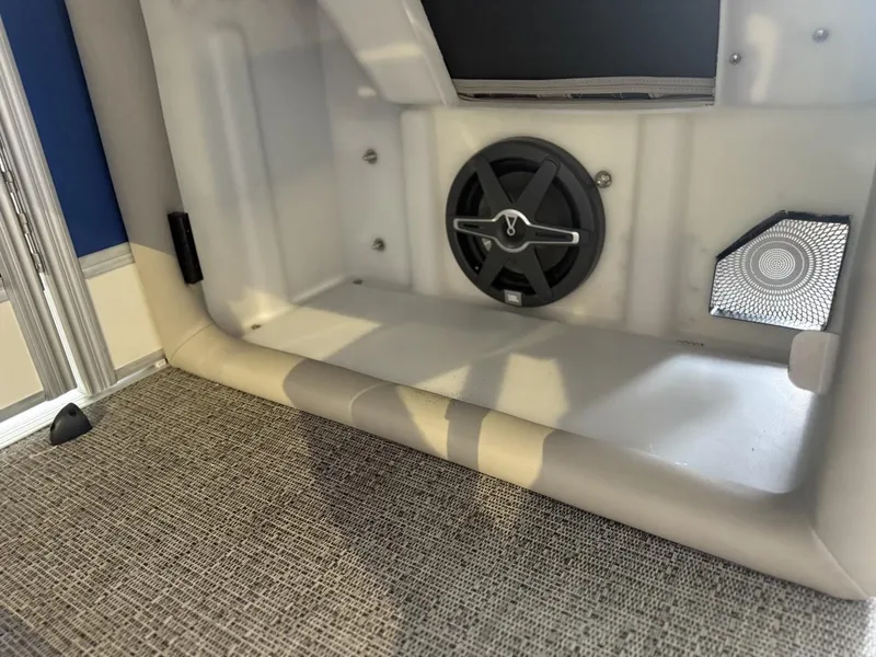 Slide: The Image of Barletta Lusso L23UC 2025 - 25