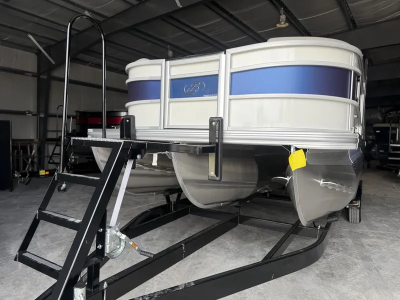 Slide: The Image of Barletta Lusso L23UC 2025 - 42