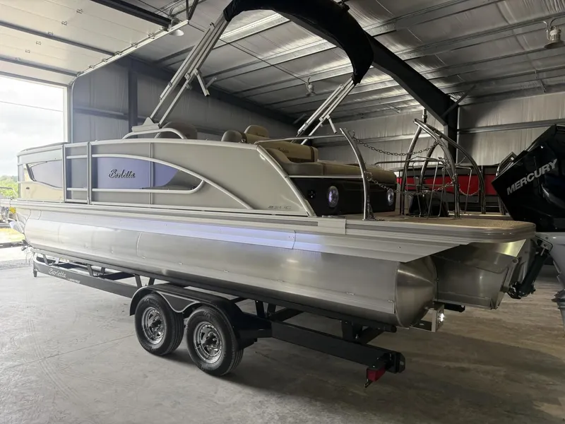 Slide: The Image of Barletta Lusso L23UC 2025 - 6