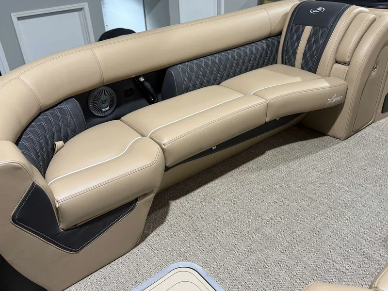 Slide: The Image of Barletta Lusso L25UA 2026 - 8