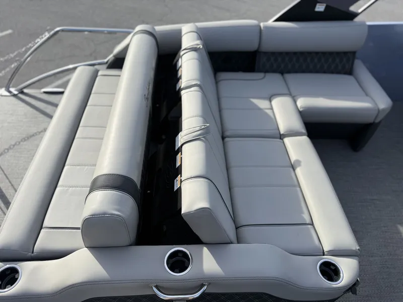 Slide: The Image of Barletta Reserve Leggera Rl26uca 2026 - 37