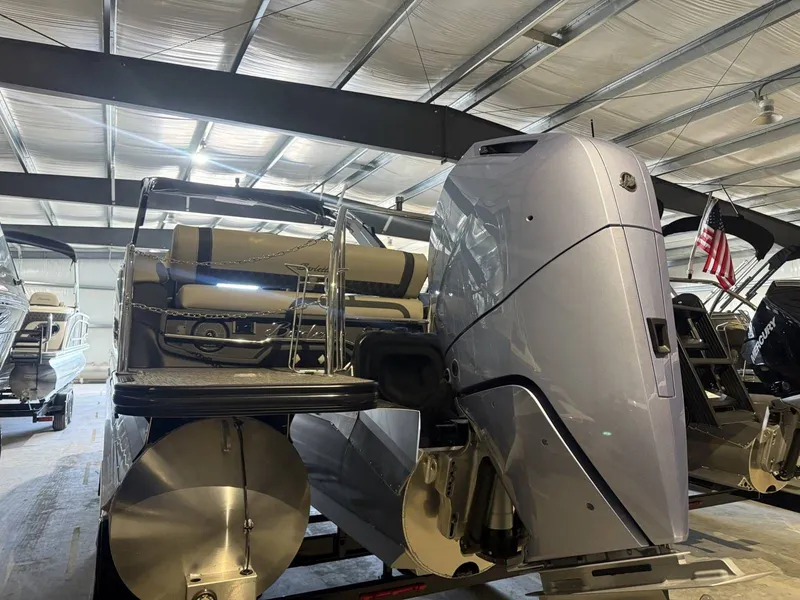 Slide: The Image of Barletta Reserve Leggera Rl26uca 2026 - 6