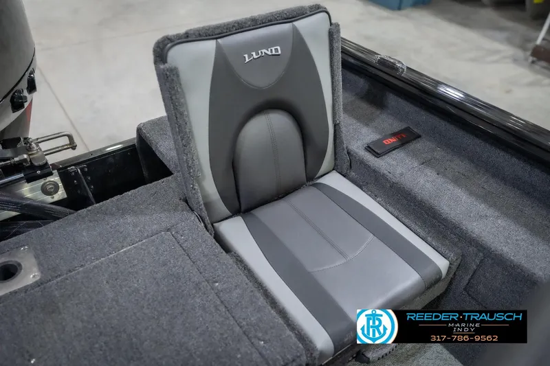 Slide: The Image of 2026 Lund 2075 Impact XS boat seat with gray upholstery, showcased at Reeder-Trausch Marine. - 44