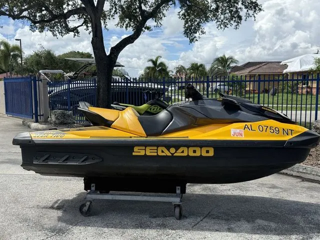 Slide: The Image of Sea-Doo GTR 230 2023 - 6