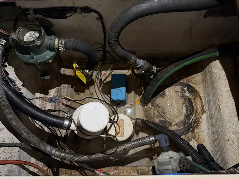 Slide: The Image of Grady-White Express 330 2004 - 68