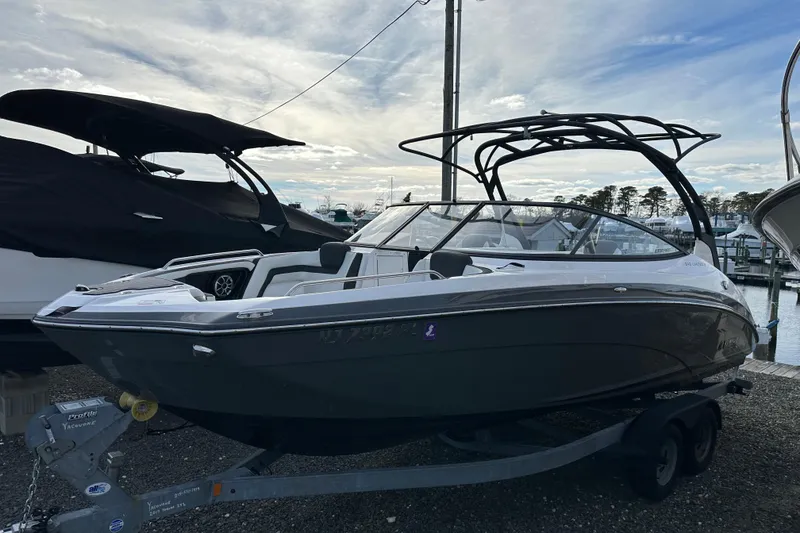 Slide: The Image of 2019 Yamaha Boats 242 Limited S E-Series on trailer at marina. - 34