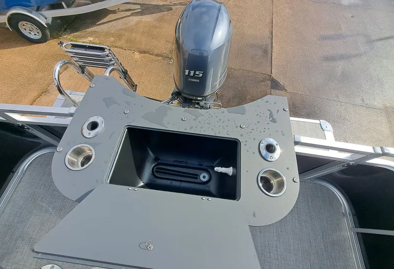 Slide: The Image of Avalon Venture 85 Rear Fish - 21' 2026 - 13