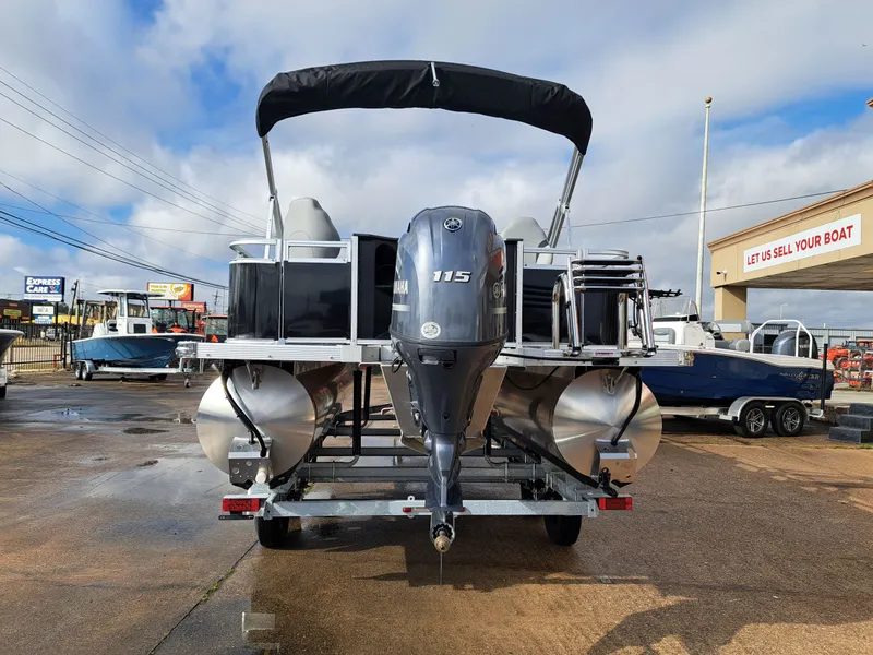 Slide: The Image of Avalon Venture 85 Rear Fish - 21' 2026 - 8