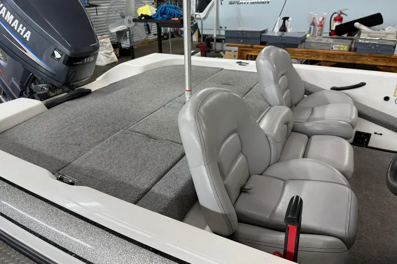 Slide: The Image of 2007 Skeeter SX180 boat interior with gray seats and Yamaha outboard motor. - 4