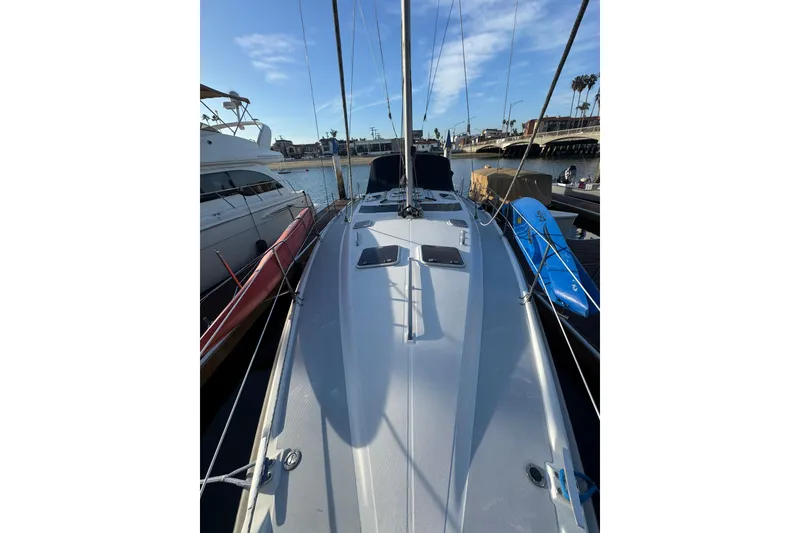 Slide: The Image of 2000 Hunter 460 sailboat docked in a marina under clear blue skies. - 5