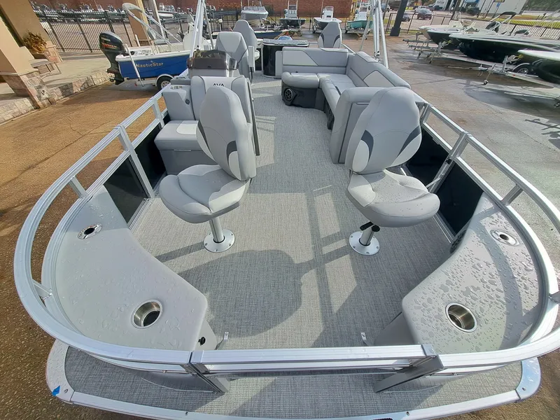 Slide: The Image of Avalon Venture 85 Rear Fish - 21' 2026 - 10