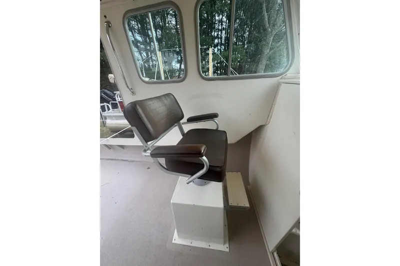 Slide: The Image of Pilot seat inside 2007 Cape Island boat, featuring brown leather and metal frame. - 12