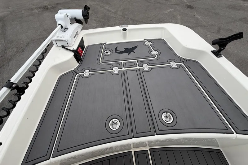 Slide: The Image of 2024 Mako Pro Skiff 15 CC boat deck with sleek design and modern fittings. - 18