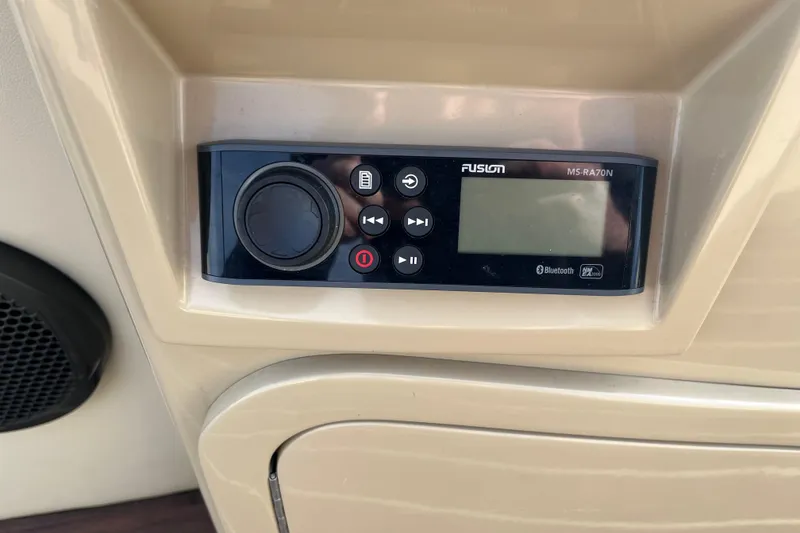 Slide: The Image of Fusion MS-RA70N stereo system on 2018 Crest Classic 250 SLS boat dashboard. - 15