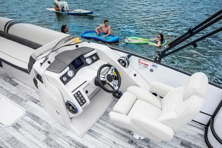 Slide: The Image of Throttle control of 2018 Crest Classic 250 SLS boat, featuring sleek chrome design. - 6