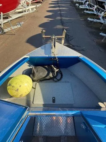 Slide: The Image of Alumaweld Intruder 24' 2022 - 16