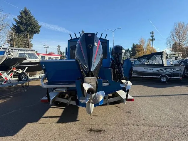 Slide: The Image of Alumaweld Intruder 24' 2022 - 6