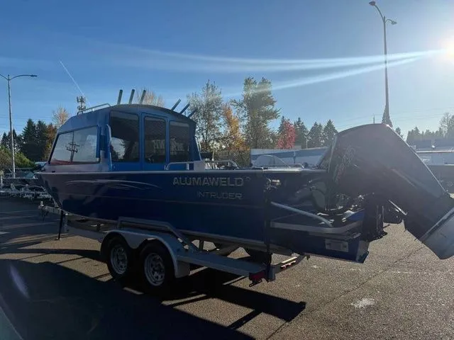 Slide: The Image of Alumaweld Intruder 24' 2022 - 7