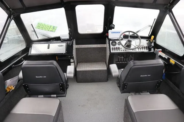 Slide: The Image of Thunder Jet 18 OS 2017 - 4