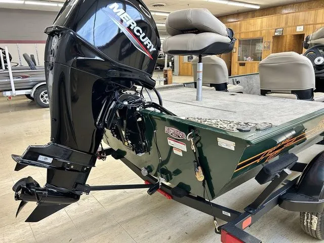 Slide: The Image of Tracker Bass Tracker Classic Limited 2026 - 10