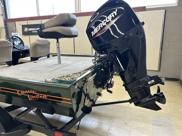 Slide: The Image of Tracker Bass Tracker Classic Limited 2026 - 11