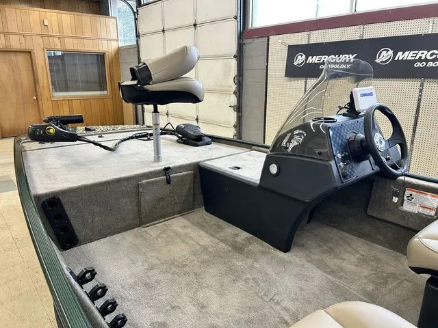 Slide: The Image of Tracker Bass Tracker Classic Limited 2026 - 4