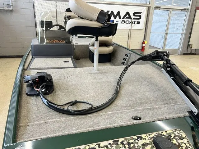 Slide: The Image of Tracker Bass Tracker Classic Limited 2026 - 9