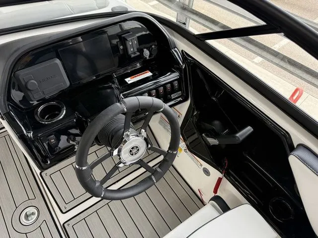 Slide: The Image of Yamaha 195S 2026 - 19