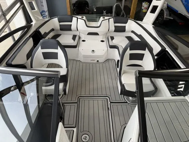 Slide: The Image of Yamaha 195S 2026 - 28