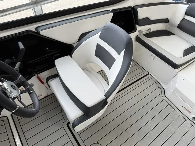 Slide: The Image of Yamaha 195S 2026 - 17