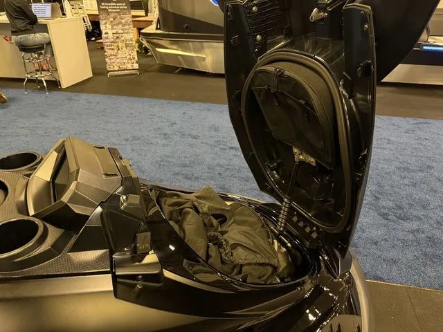 Slide: The Image of Yamaha FX Limited SVHO 2026 - 15