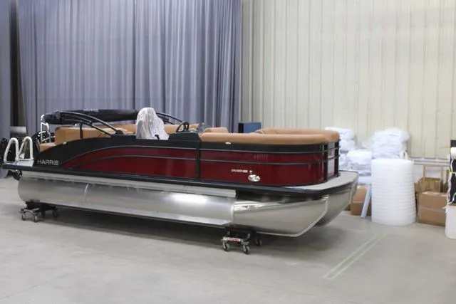 Slide: The Image of Harris Cruiser 210 2026 - 1