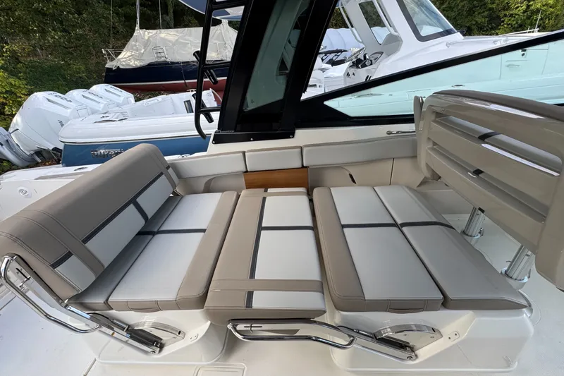 Slide: The Image of Boston Whaler 330 Vantage 2026 - 11