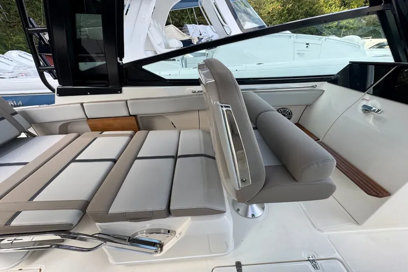 Slide: The Image of Boston Whaler 330 Vantage 2026 - 12