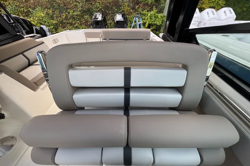 Slide: The Image of Boston Whaler 330 Vantage 2026 - 13