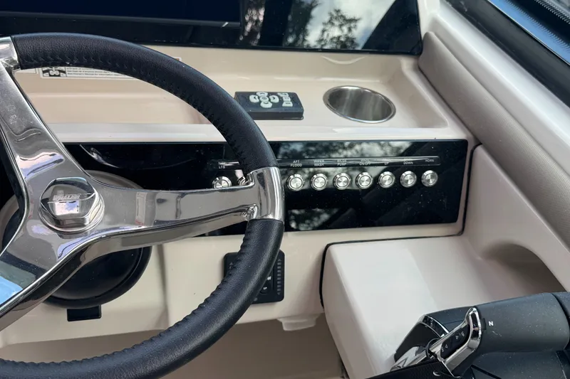 Slide: The Image of Boston Whaler 330 Vantage 2026 - 17