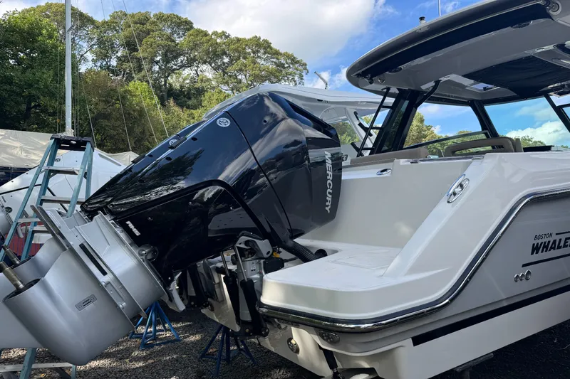 Slide: The Image of Boston Whaler 330 Vantage 2026 - 2