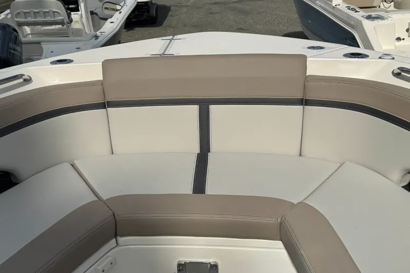 Slide: The Image of Boston Whaler 330 Vantage 2026 - 23