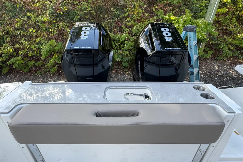 Slide: The Image of Boston Whaler 330 Vantage 2026 - 3