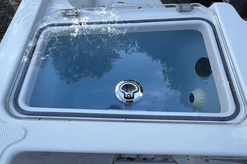 Slide: The Image of Boston Whaler 330 Vantage 2026 - 4