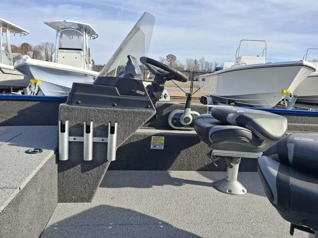 Slide: The Image of Lund 1650 Angler SS 2024 - 3