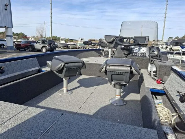 Slide: The Image of Lund 1650 Angler SS 2024 - 4