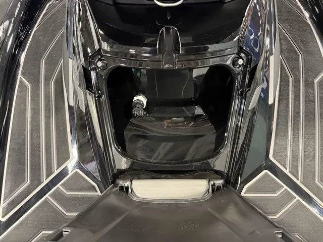 Slide: The Image of Yamaha FX Limited SVHO 2026 - 8