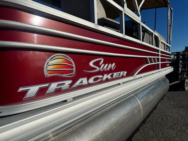 Slide: The Image of Sun Tracker Fishin' Barge 20 DLX 2021 - 14